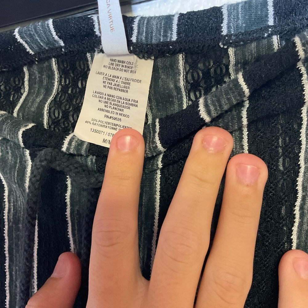 < BECCA Black and White Striped Beachy Pants > - Picture 3 of 5